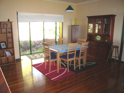 SPACIOUS SPLIT LEVEL HOME Picture