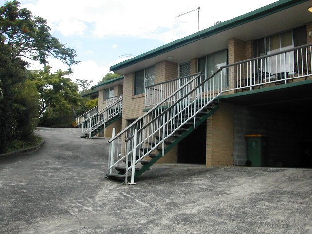 RENOVATED 2 BED UNIT Picture 1