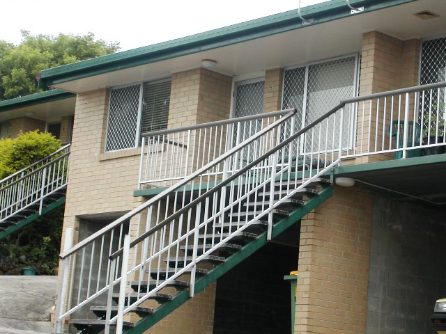 RENOVATED 2 BED UNIT Picture 2