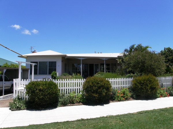 YOU WILL LOVE THE LOCATION Picture 1
