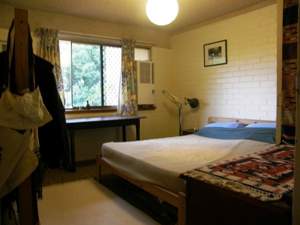 UNIT IN GREAT LOCATION Picture