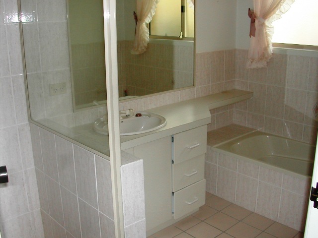 LARGE TOWNHOUSE WITH VIEWS Picture