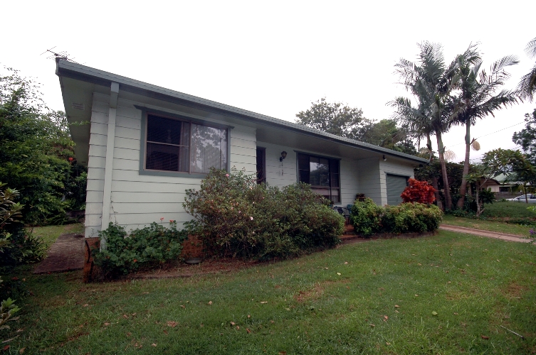 AFFORDABLE VILLAGE LIFESTYLE Picture 2