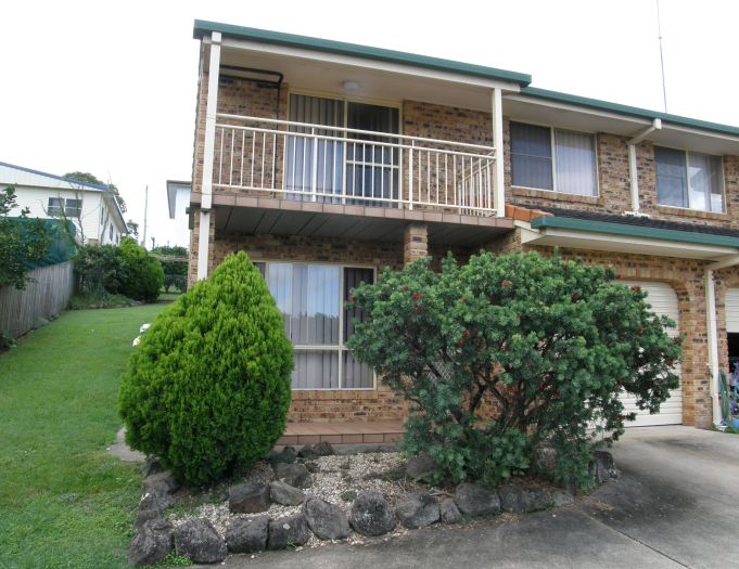 ELEVATED/CENTRAL TOWNHOUSE Picture 1