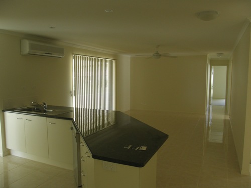 MODERN LOW SET HOME Picture