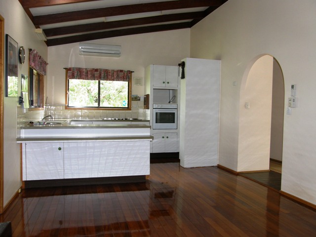 PEACEFUL GARDEN SETTING Picture 3