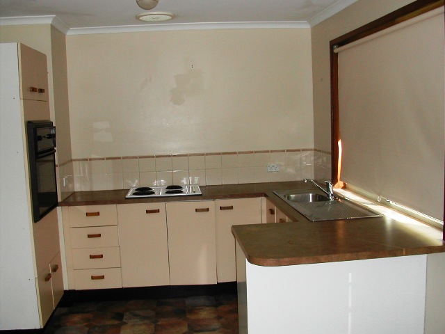 EXCELLENT LOCATION + VIEWS Picture