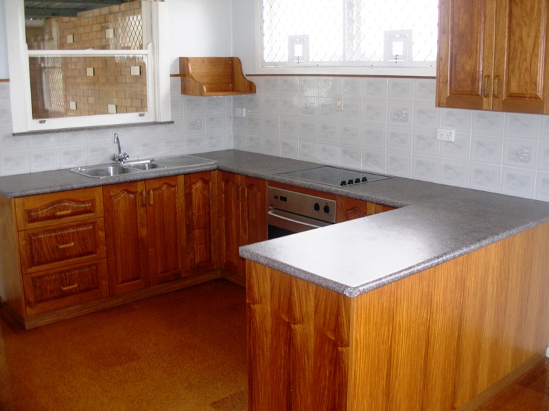 FAMILY HOME WITH POOL Picture 3