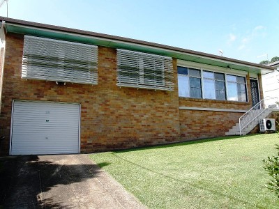 FAMILY HOME WITH POOL Picture