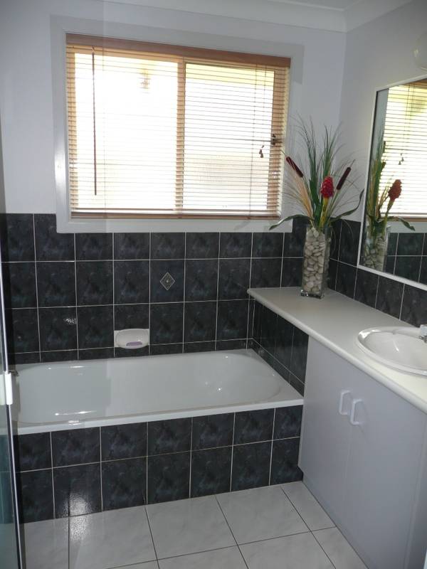 BEAUTIFUL BRICK & TILE HOME Picture