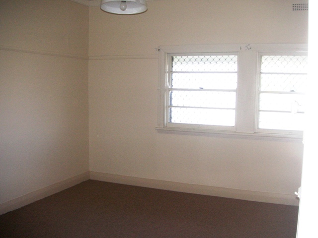 EXCELLENT HANDY LOCATION Picture