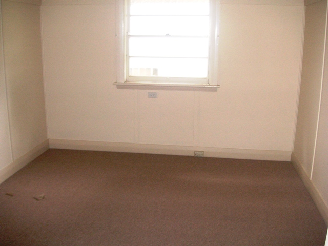 EXCELLENT HANDY LOCATION Picture