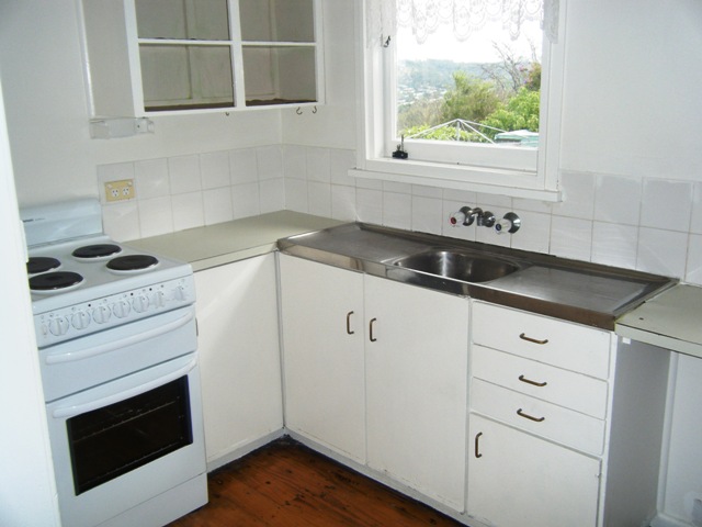 LOCATED CLOSE TO UNIVERSITY Picture