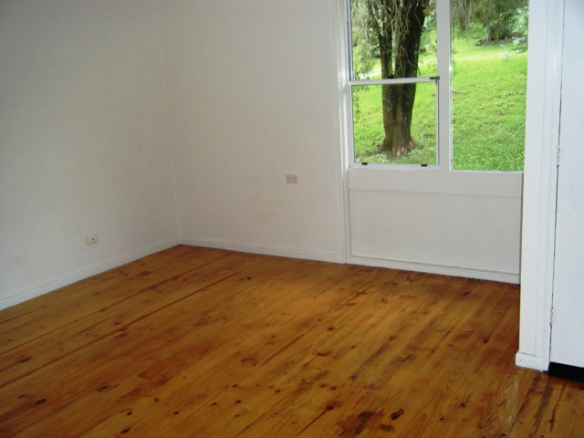 LOCATED CLOSE TO UNIVERSITY Picture