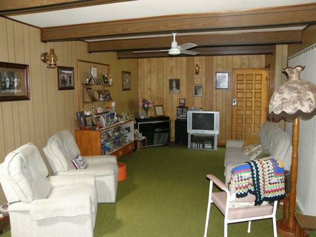 LARGE HOME ON LEVEL BLOCK Picture