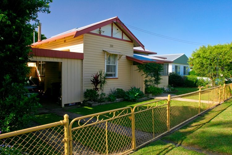 SPACIOUS COUNTRY STYLE Picture 2