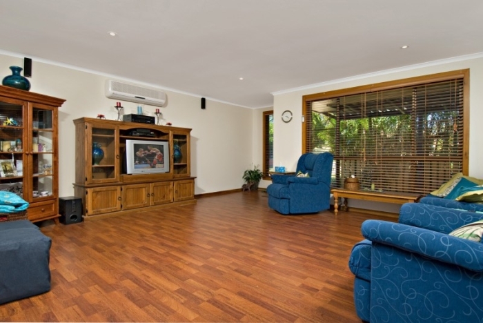 COMPLETE FAMILY HOME Picture 1