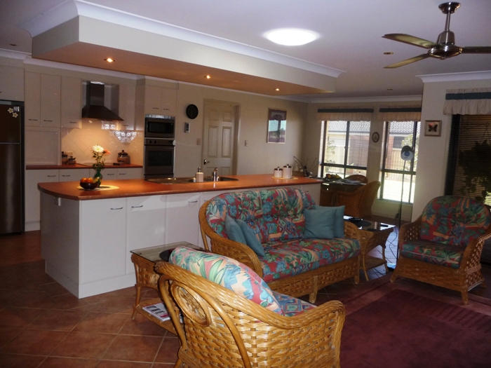 QUALITY HOME IN GOONELLABAH Picture 1