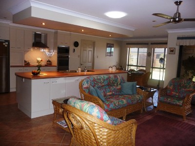 QUALITY HOME IN GOONELLABAH Picture