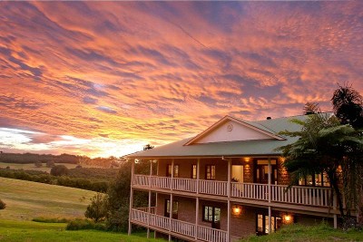 DESIGNER STYLE WITH CASUAL TIMELESSNESS Picture