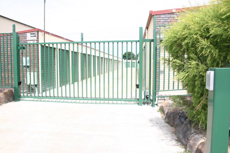 AAU LOCKUP STORAGE Picture 3