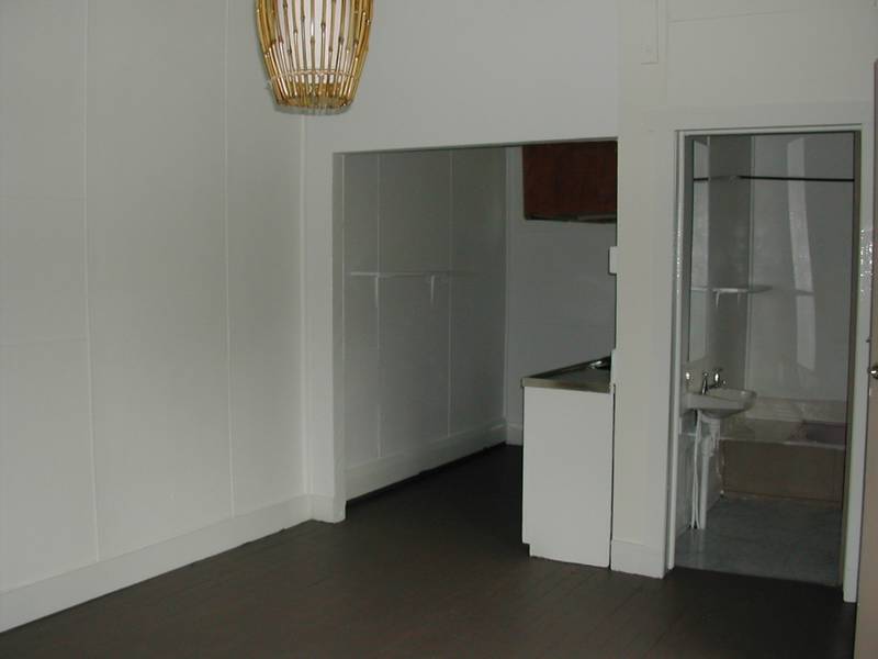 FLAT CLOSE TO CBD Picture 2