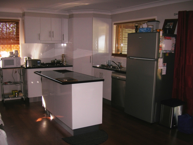 ROOM TO RENT Picture 3