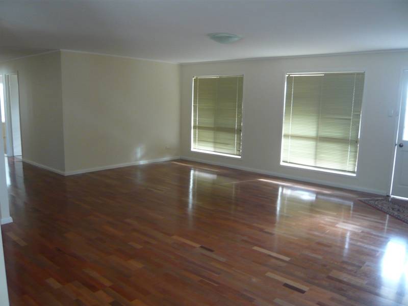 RENOVATED THROUGHOUT Picture 3