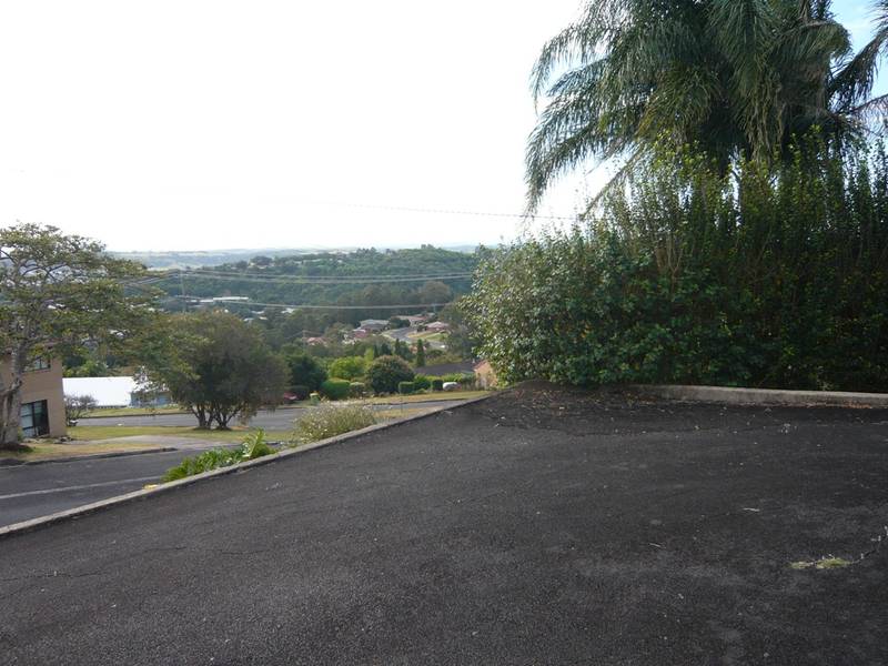 RENOVATED THROUGHOUT Picture 2