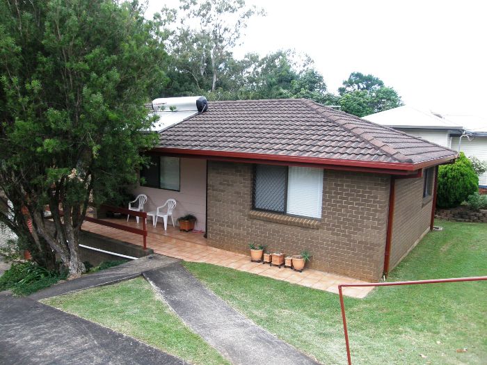 DUPLEX IN HANDY LOCATION Picture 1