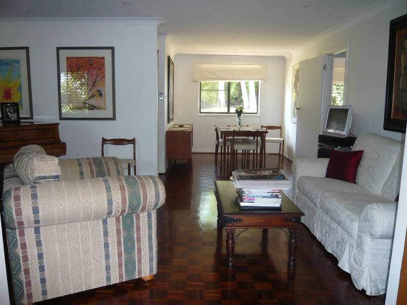 APPEALING RESIDENCE + POOL Picture 3