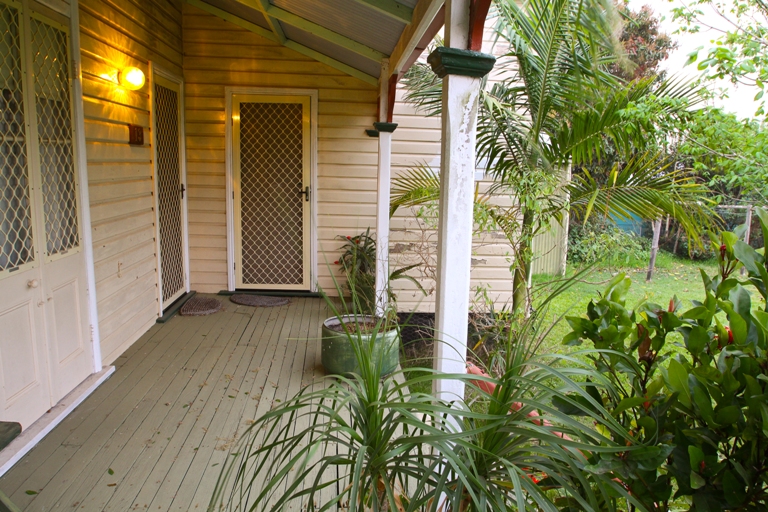 HOUSE AUCTION & CLEARING SALE Picture 2