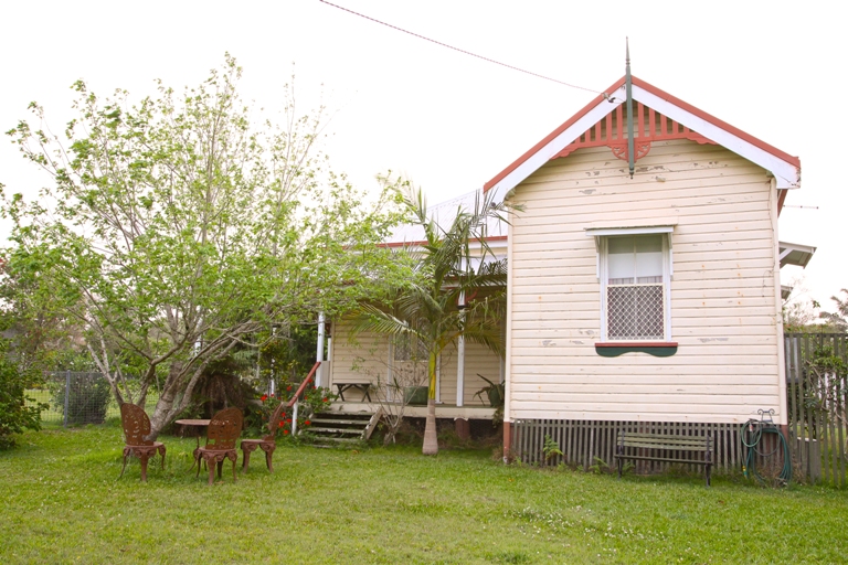 HOUSE AUCTION & CLEARING SALE Picture 1