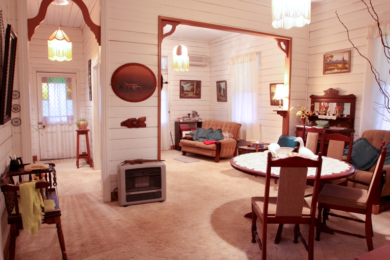 HOUSE AUCTION & CLEARING SALE Picture 3