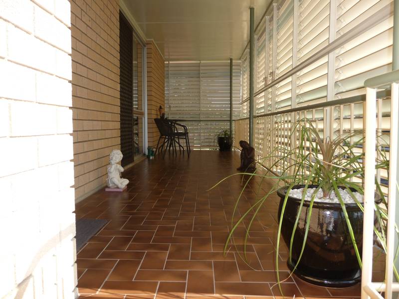 3 BEDROOM FAMILY HOME Picture 3