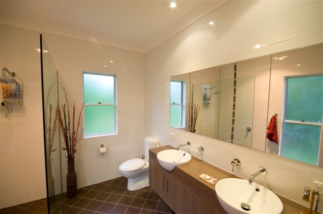 ESCAPE TO THE COUNTRY Picture 2