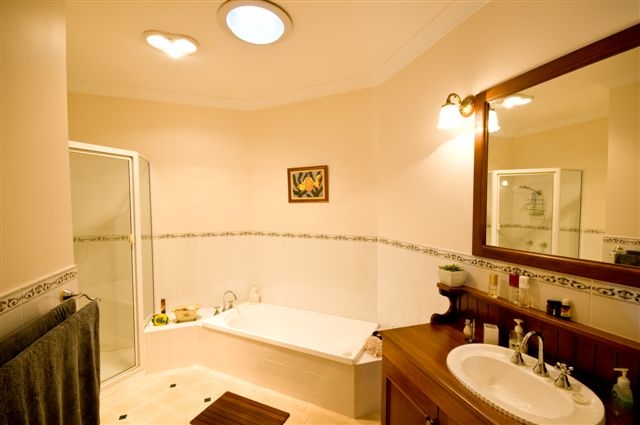 ESCAPE TO THE COUNTRY Picture 3