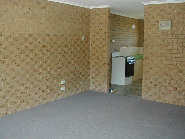 UNIT IN CENTRAL LOCATION Picture 3