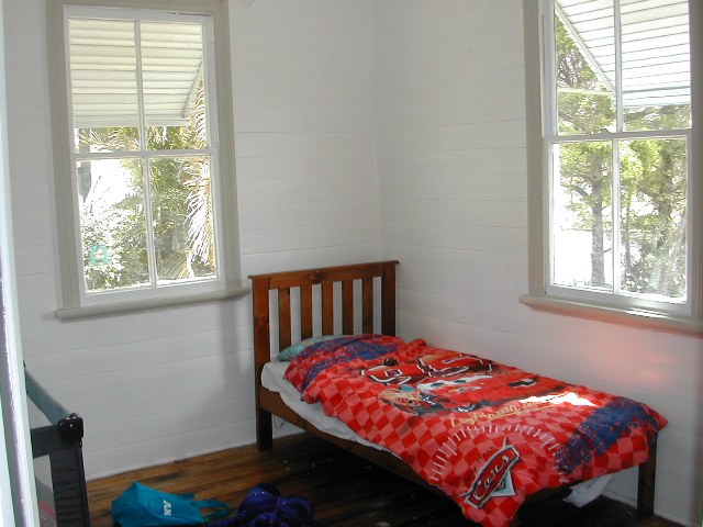 CENTRAL LOCATION Picture 2