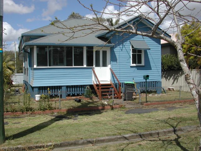 CENTRAL LOCATION Picture 1