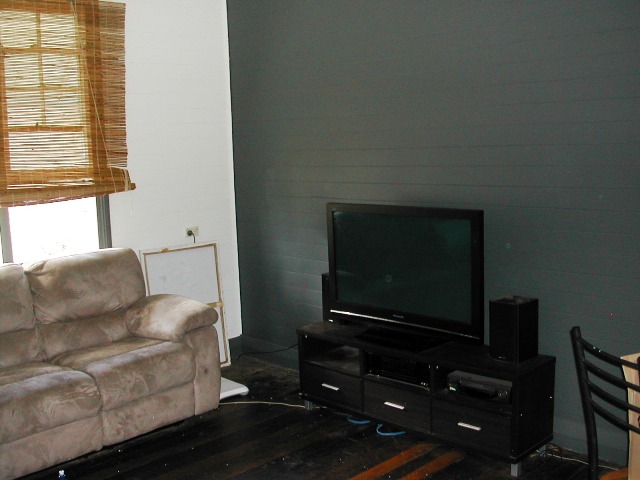 CENTRAL LOCATION Picture 3