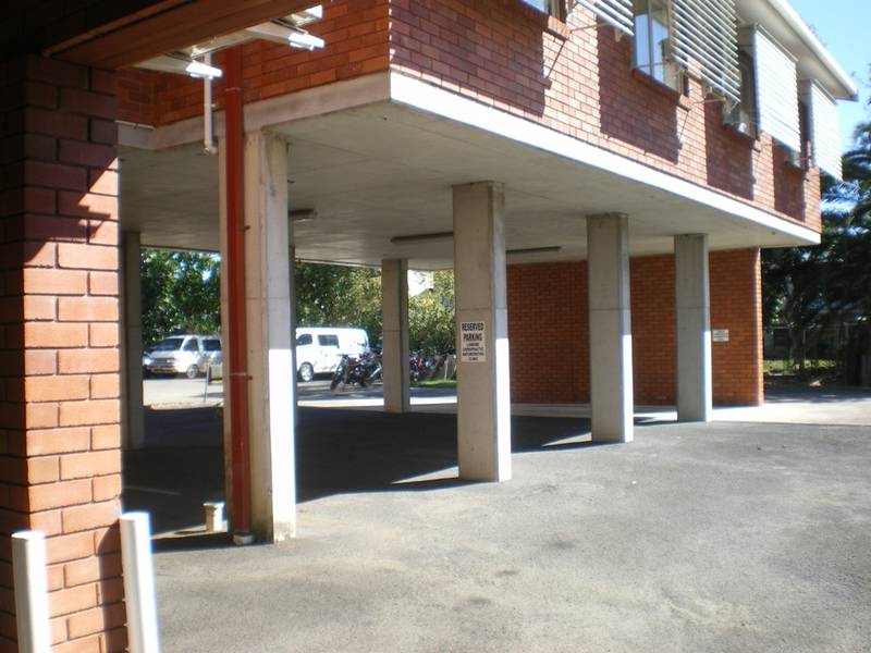 Large Proffessional Office - Parking - Close to the Action ! Picture 2