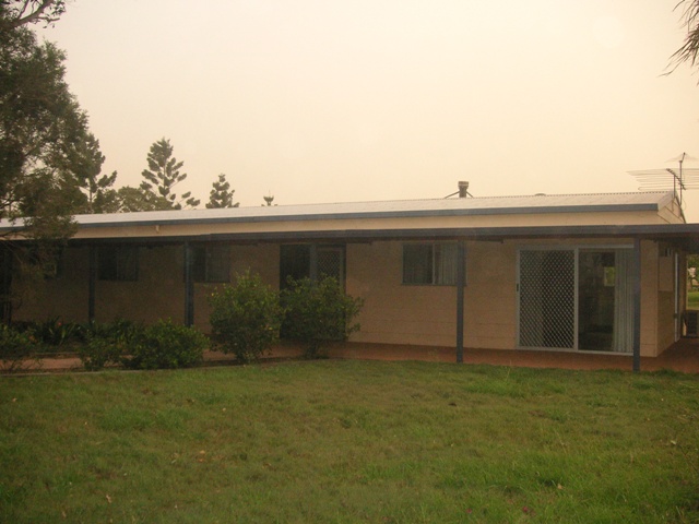 LARGE MCKEES HILL HOME Picture 1