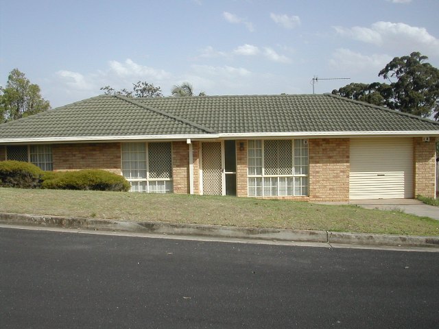 BRICK & TILE HOME Picture 1