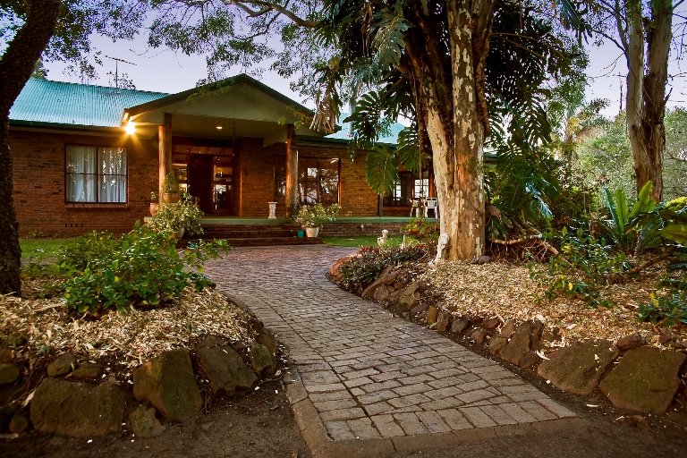 QUALITY RIVERFRONT PROPERTY Picture 3