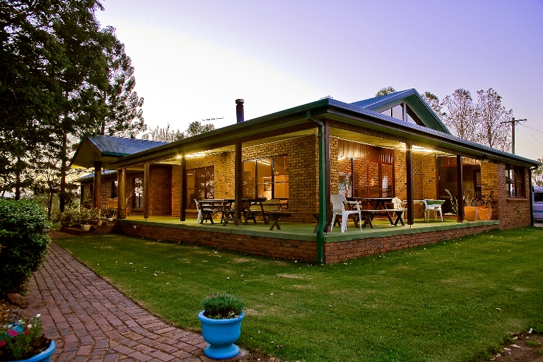 QUALITY RIVERFRONT PROPERTY Picture 1