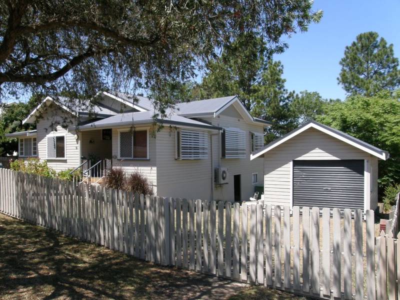 CHARMING EAST LISMORE HOME Picture 2