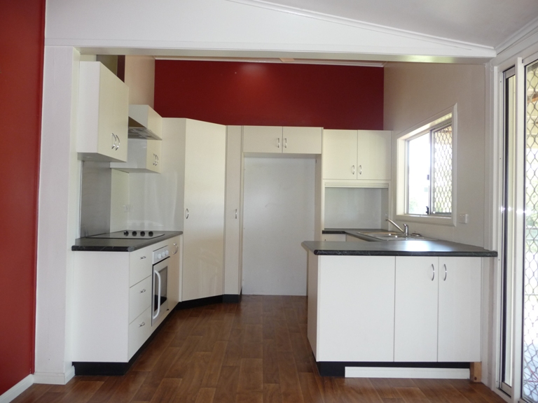 CONVENIENT CENTRAL LOCATION Picture 3