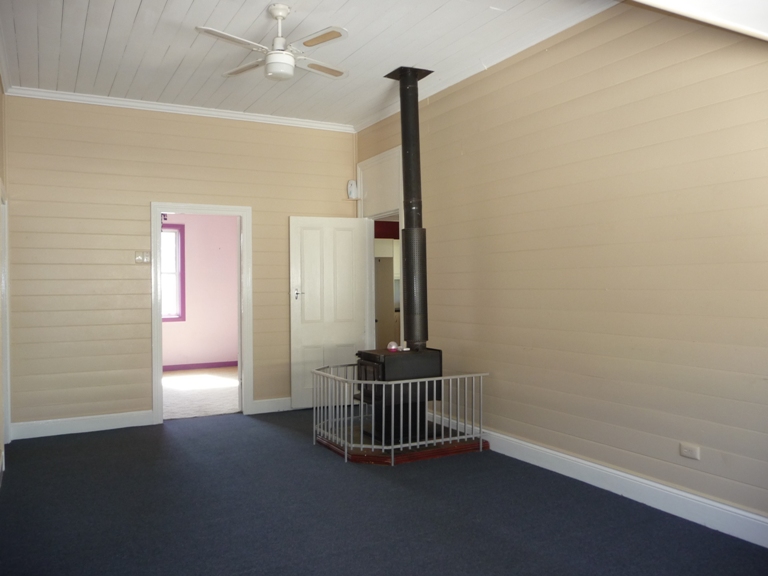 CONVENIENT CENTRAL LOCATION Picture 2