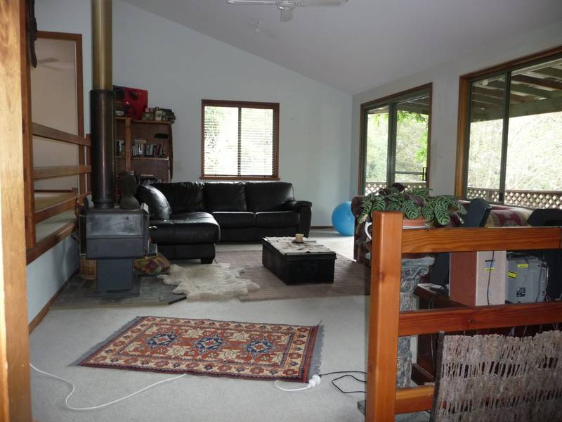 DON'T LET THIS ONE GET AWAY Picture 2